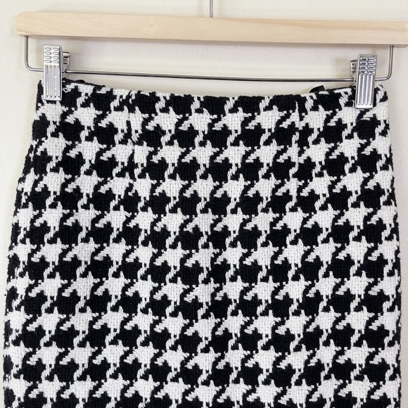 L'AGENCE Livia Houndstooth Mini Skirt - Picture 5 of 13